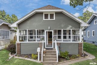 1136 E DOVER Court, Davenport, IA 52803