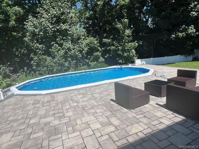 23 Bowman Lane, Kings Park, NY 11754