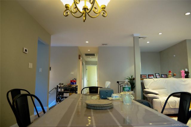 23 Bowman Lane, Kings Park, NY 11754