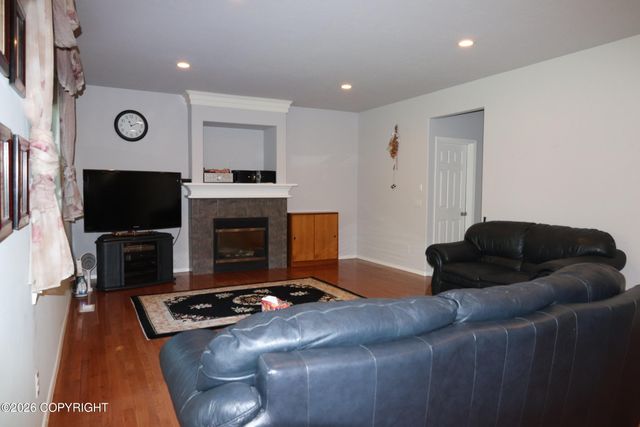 10006 Explorer Circle, Anchorage, AK 99515