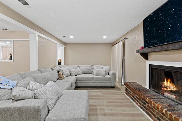 413 W HUGHES ST, Longview, TX 75662