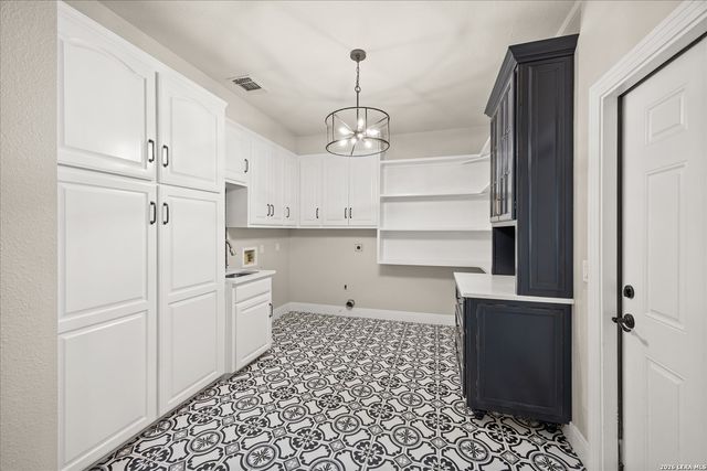 7615 SWEETWIND CIR, Fair Oaks Ranch, TX 78015