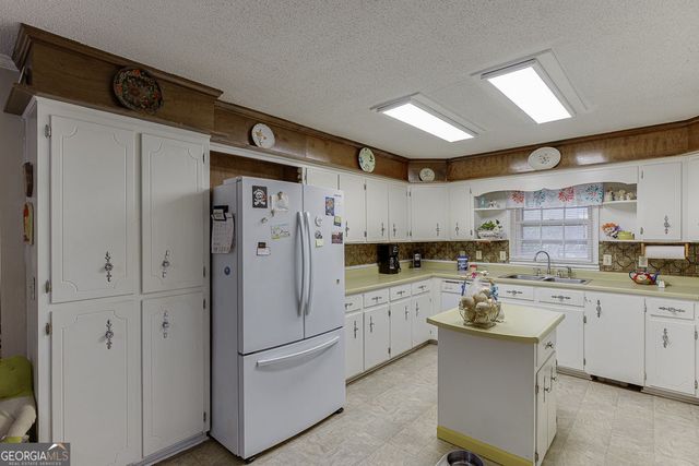 329 RIVERBEND Drive, Royston, GA 30662