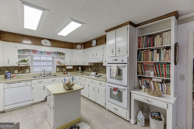 329 RIVERBEND Drive, Royston, GA 30662