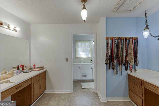 329 RIVERBEND Drive, Royston, GA 30662