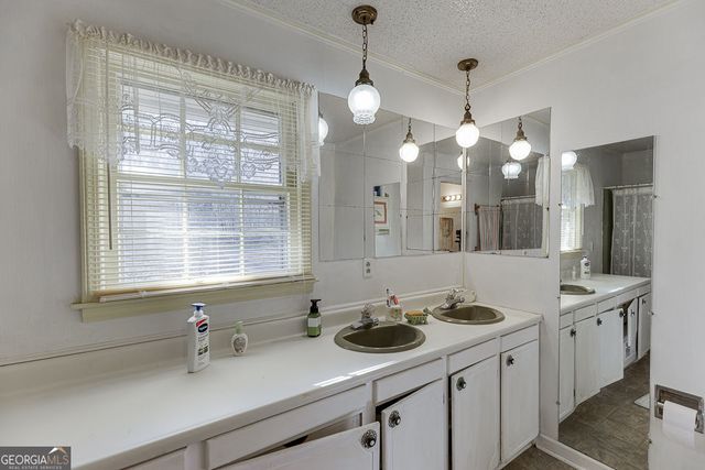 329 RIVERBEND Drive, Royston, GA 30662