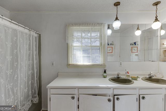 329 RIVERBEND Drive, Royston, GA 30662