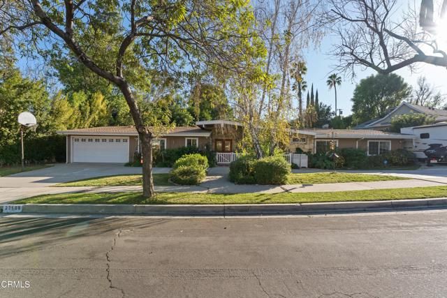 23508 Canzonet Street, Woodland Hills (los Angeles), CA 91367