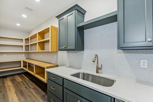 304 W Pepper Tree Rd, Andover, KS 67002