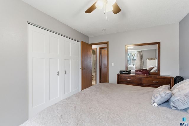 6212 W 59th St Street, Sioux Falls, SD 57106