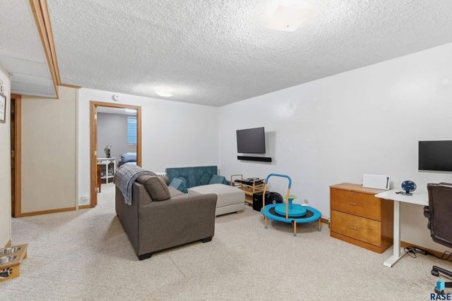 6212 W 59th St Street, Sioux Falls, SD 57106