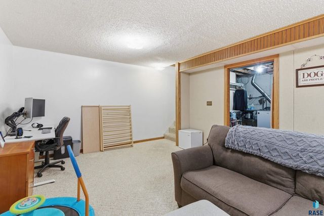6212 W 59th St Street, Sioux Falls, SD 57106