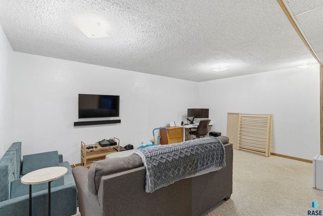6212 W 59th St Street, Sioux Falls, SD 57106