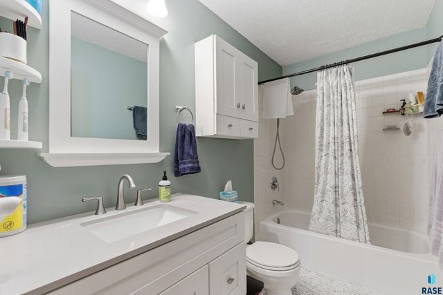 6212 W 59th St Street, Sioux Falls, SD 57106