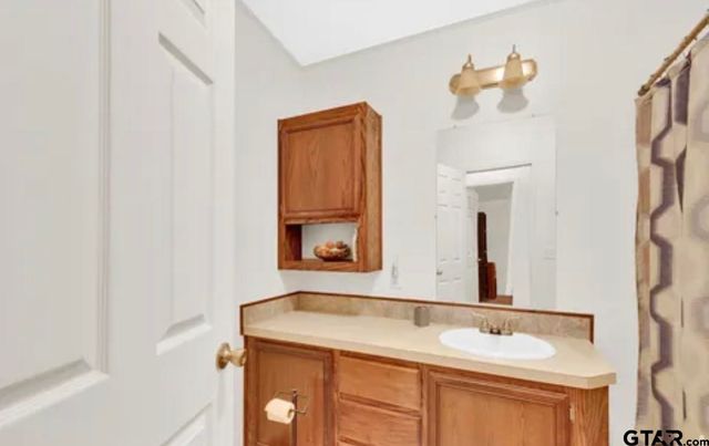 5029 Woodcastle, Chandler, TX 75758