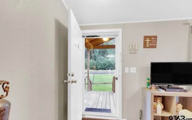 5029 Woodcastle, Chandler, TX 75758