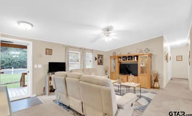 5029 Woodcastle, Chandler, TX 75758