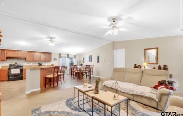 5029 Woodcastle, Chandler, TX 75758