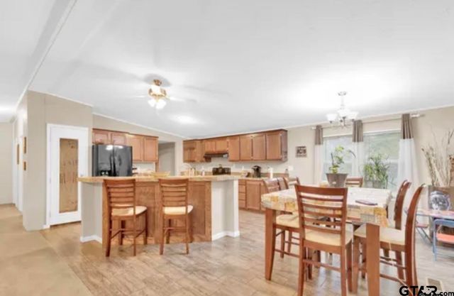 5029 Woodcastle, Chandler, TX 75758