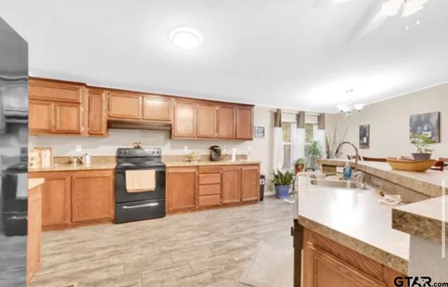 5029 Woodcastle, Chandler, TX 75758