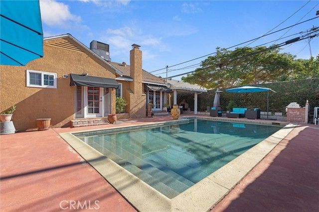 2213 Knoxville Avenue, Long Beach, CA 90815