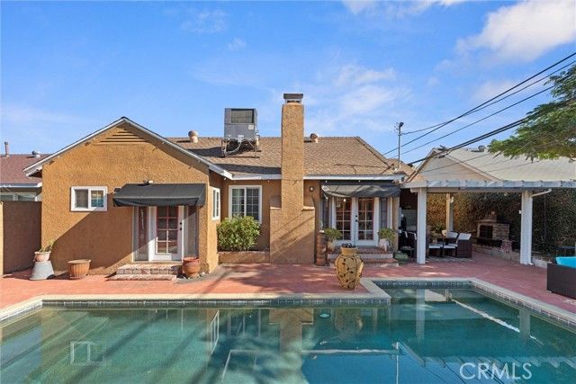 2213 Knoxville Avenue, Long Beach, CA 90815