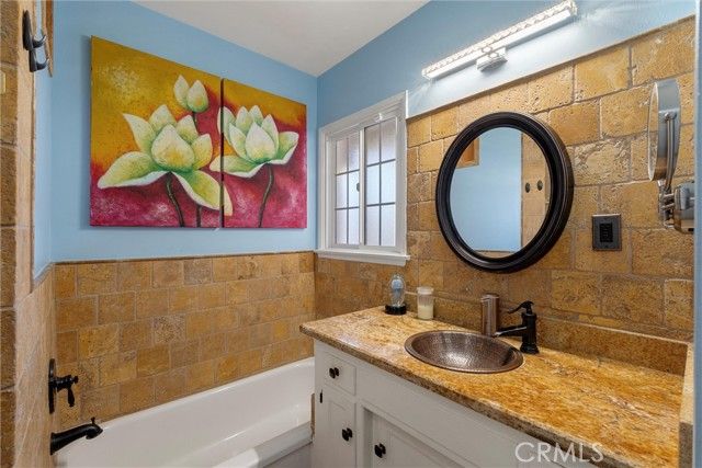 2213 Knoxville Avenue, Long Beach, CA 90815