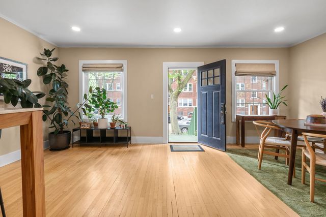 2324 W Eastwood Avenue, Chicago, IL 60625