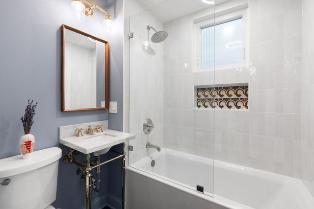 2324 W Eastwood Avenue, Chicago, IL 60625