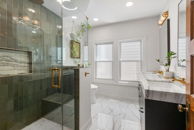 2324 W Eastwood Avenue, Chicago, IL 60625