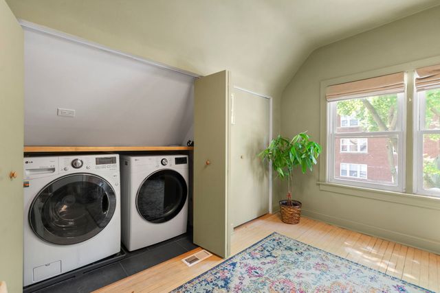 2324 W Eastwood Avenue, Chicago, IL 60625