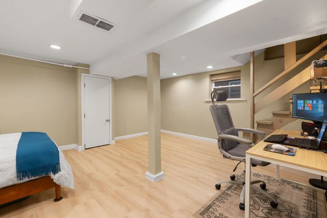 2324 W Eastwood Avenue, Chicago, IL 60625