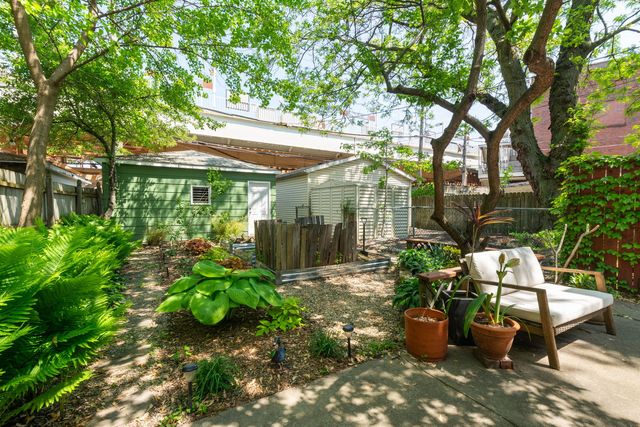 2324 W Eastwood Avenue, Chicago, IL 60625