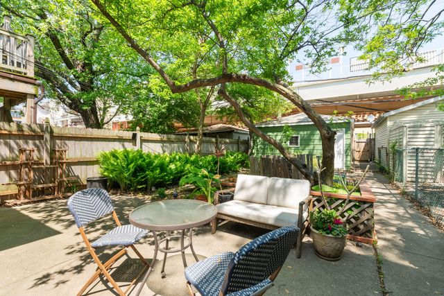 2324 W Eastwood Avenue, Chicago, IL 60625
