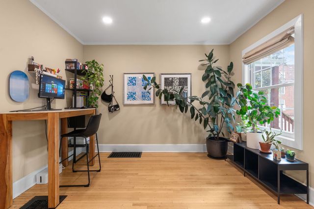2324 W Eastwood Avenue, Chicago, IL 60625