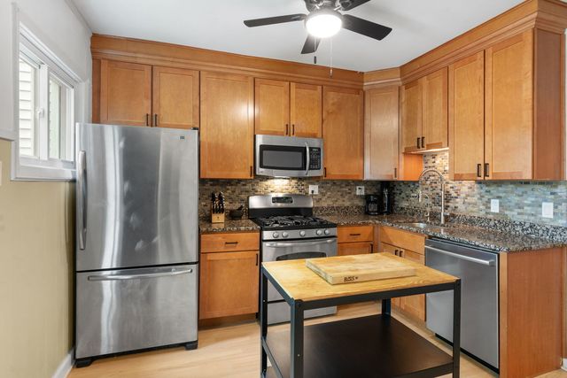 2324 W Eastwood Avenue, Chicago, IL 60625