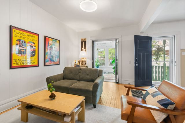 2324 W Eastwood Avenue, Chicago, IL 60625