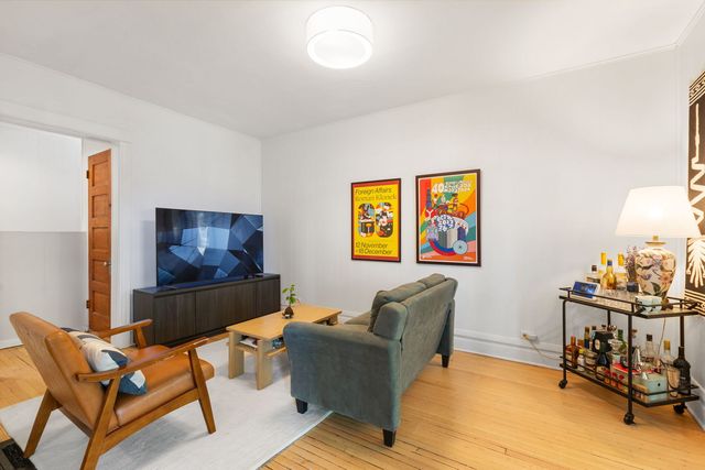 2324 W Eastwood Avenue, Chicago, IL 60625