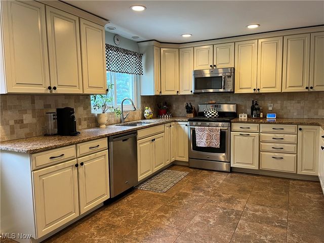 3015 Rockefeller Road, Willoughby Hills, OH 44092