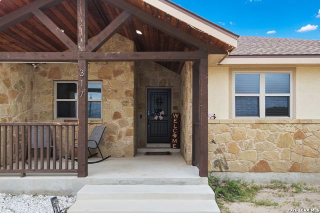 317 HONEYSUCKLE LN, La Vernia, TX 78121