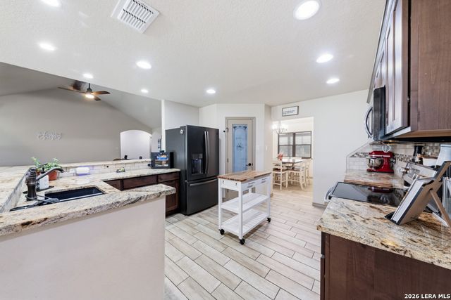 317 HONEYSUCKLE LN, La Vernia, TX 78121