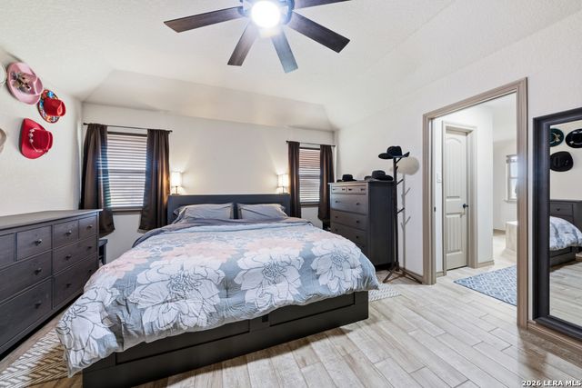 317 HONEYSUCKLE LN, La Vernia, TX 78121