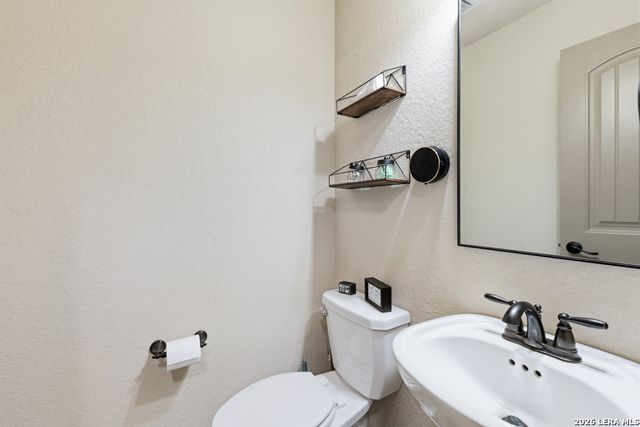 317 HONEYSUCKLE LN, La Vernia, TX 78121