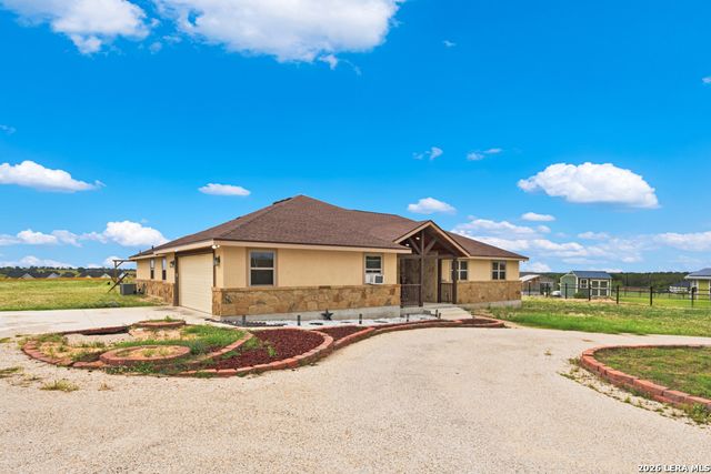317 HONEYSUCKLE LN, La Vernia, TX 78121