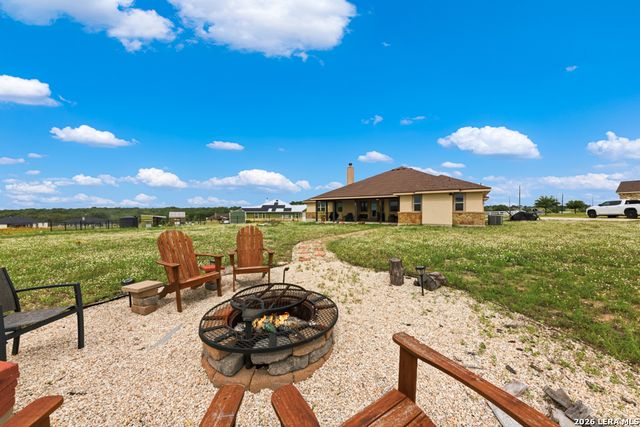 317 HONEYSUCKLE LN, La Vernia, TX 78121