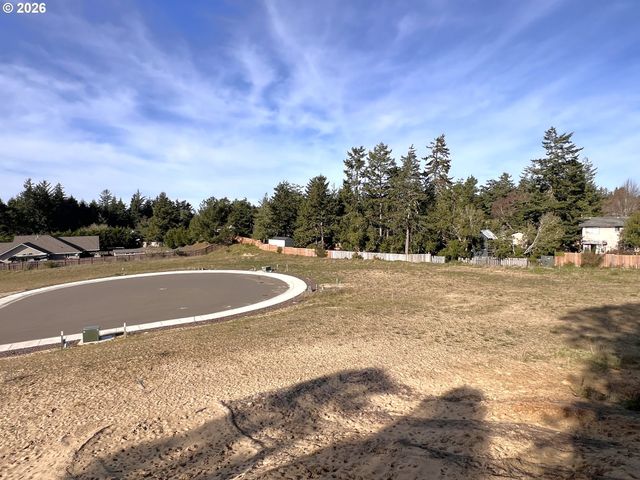 1085 PARK Pl, Coos Bay, OR 97420