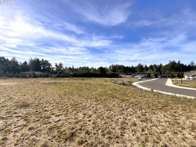 1085 PARK Pl, Coos Bay, OR 97420