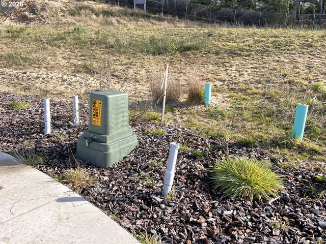 1085 PARK Pl, Coos Bay, OR 97420