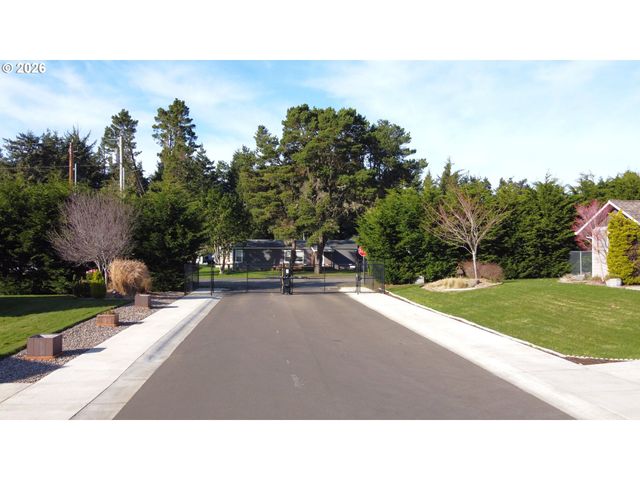 1085 PARK Pl, Coos Bay, OR 97420