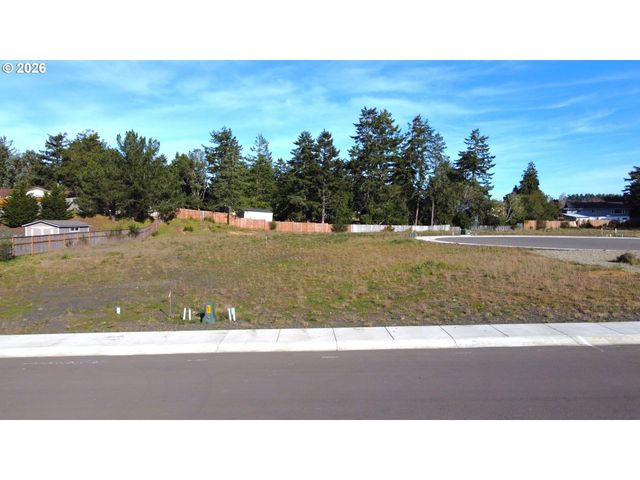 1085 PARK Pl, Coos Bay, OR 97420